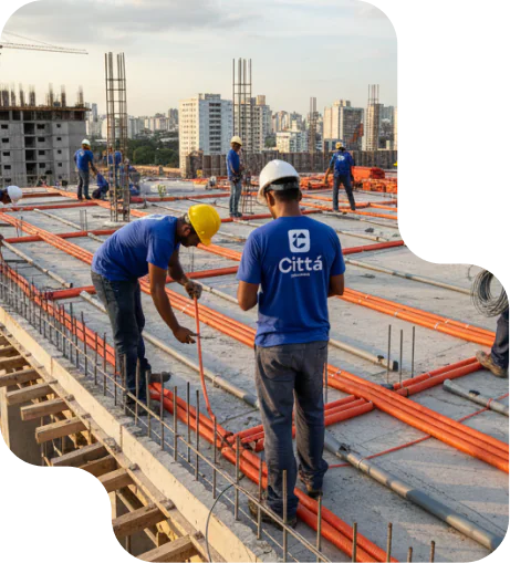Equipe Cittá executando instalações elétricas em laje